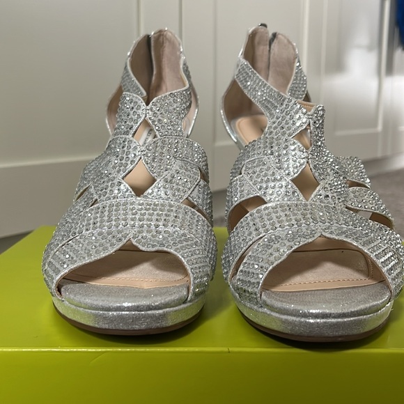 NBW Alex Marie Silver sequin heel - Picture 6 of 7